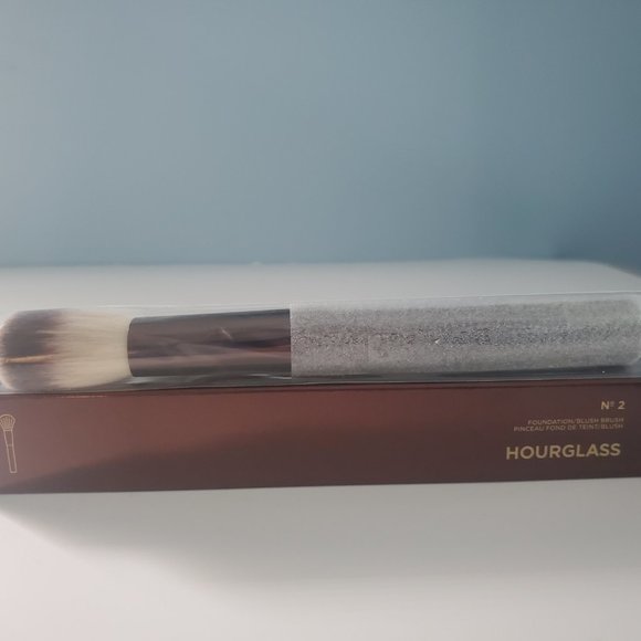 BNIB  ✅ Hourglass Nº 2 Foundation/ Blush Brush✨ NEW IN BOX - Picture 10 of 16